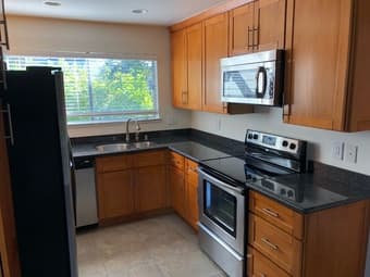 Big room and amazing roommates--come meet us! 1