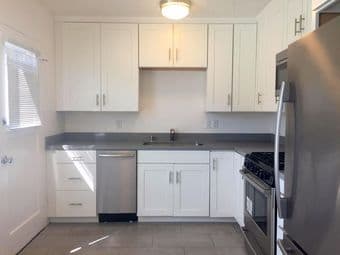 Beautiful and bright 2 Bed to rent in downtown Menlo Park ! 1