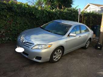 2011 Silver Toyota Camry LE, $ 9200 negotiable 1