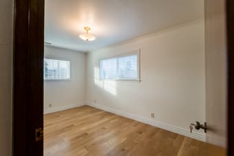 Room available in amazing home -- looking for a new roommate 3
