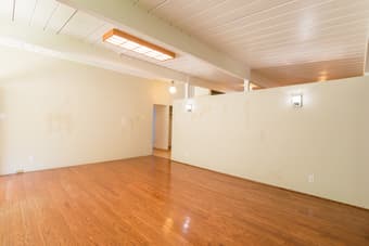 Fantastic housing with great roommates - the bomb dot com! 2