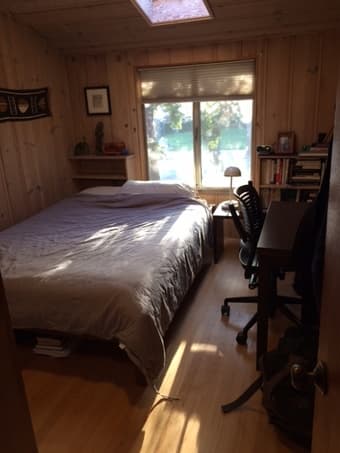 Great house with post-docs, 10 min from campus, available MARCH 1st 2