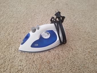 Steam iron only for 5$ 2
