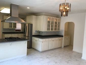 AMAZING ROOMMATES - great for those new to the area! 3