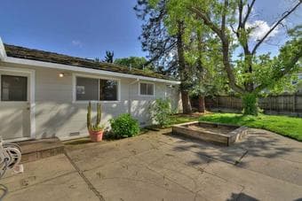 Fantastic housing with great roommates - the bomb dot com! 2