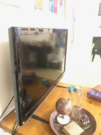 42" LCD TV 1080p 3