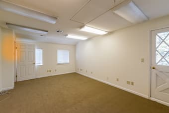 Incredible housemates - looking for a fun, friendly roommate! 3