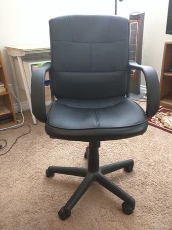 Desk and Chair in good condition 3