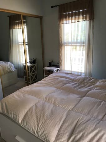 Private room for rent in centrally located townhouse 2