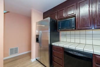 Your own private bedroom in an amazing house - come meet us! 3