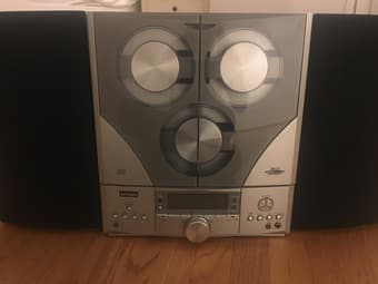 3 disk CD player 20 USD 1