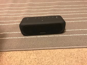 Sony SRS-XB30 portable buletooth speaker 1