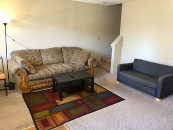 Master Bedroom in 3 bed/2.5 bath apartment from 01-Apr to 30-Apr 3
