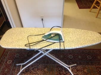 Ironing board + iron 1