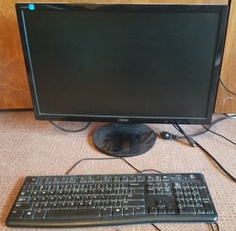 External computer screen and keyboard 1