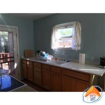 1 Bedroom in College Terrace Cottage (1 block from campus) 3