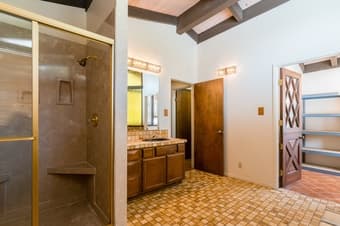 room for rent - We're looking for a great person to join the crew! 1