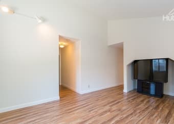 Fantastic housing with great roommates - the bomb dot com! 2