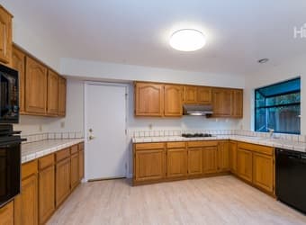 Fantastic housing with great roommates - the bomb dot com! 3