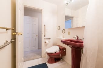 Private bedroom in a beautiful place :) $600 Off First Month's Ren 2