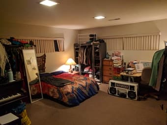 Room avail April 1st, $1250 plus utilities, quick bike to campus 1