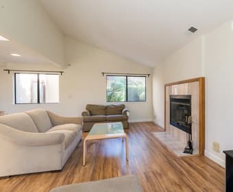 Your own private bedroom in an amazing house - come meet us! 1