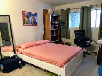 Cozy, quiet bedroom with private bathroom 3