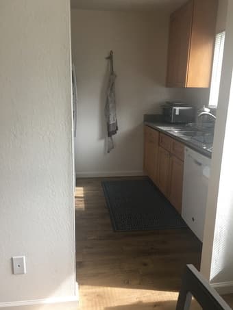 Large room 3 blocks from Stanford, 1 year lease 1