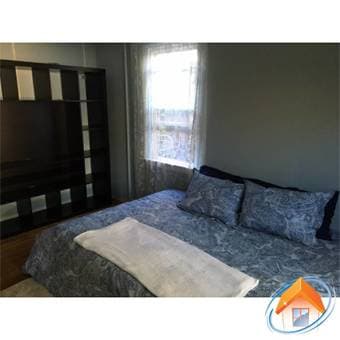 Fully furnished room, one block from Stanford 2