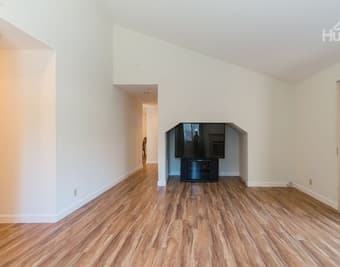 Big room and amazing roommates--come meet us! 1