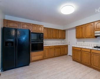 Big room and amazing roommates--come meet us! 3