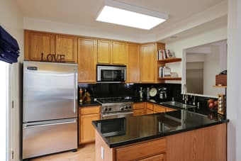 San Antonio Caltrain对面Townhouse其中1b1b出租，6月底-9月底 2