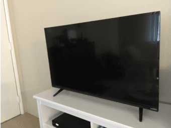Moving out sale : TV 1