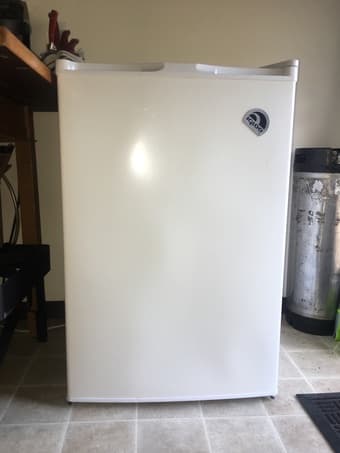 Igloo Mini Fridge 1