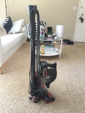 Moving out sale : vacuum 2