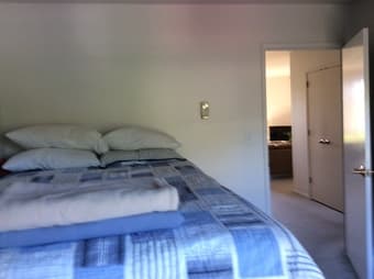 Room Rains Dorm summer July-Sept FEMALE STANFORD AFFFILIATES ONLY 1