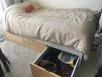 Selling a bed with storage drawers 2