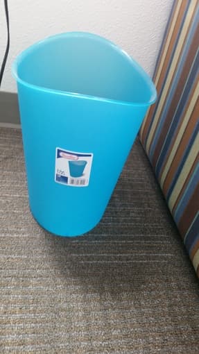 Trash bin 1