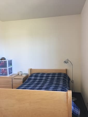 Sublet room with ensuite bathroom in a two-bedroom flat in Kennedy 1