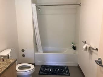 EV Kennedy 2B2B Sublet (One room) / 斯坦福校内宿舍出租（两室一厅独立卫生间） 3