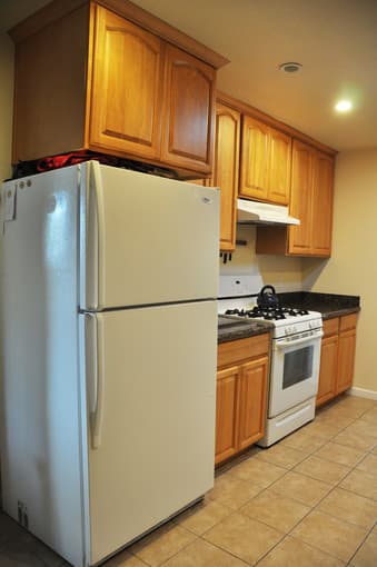 Unfurnished room in 4 bed 2 bath house in East Palo Alto avail June 1 3