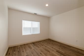 Community house looking for a new housemate 1