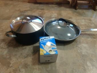 Skillet, soup pot & cheese grater 1