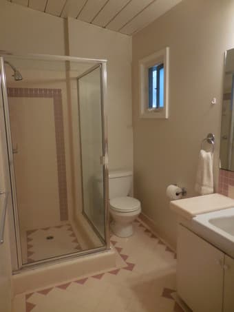 Furnished master bedroom with attached bathroom near Stanford 1