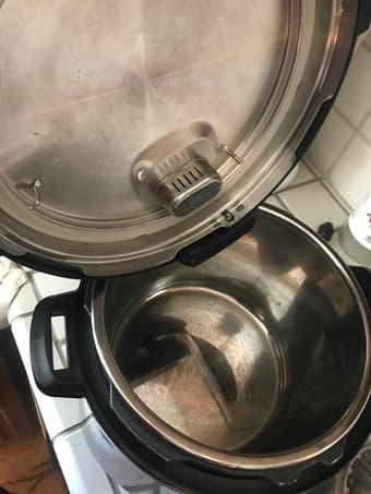 Move sale-Instant pot, Mites Vacuum 2