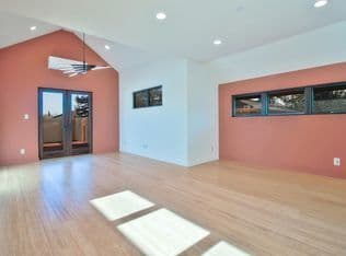 Summer Sublet 5BD/4BR, BRAND NEW house on Stanford Ave 3