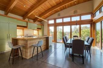 Bright bedroom located in Redwood City, comes all included 3
