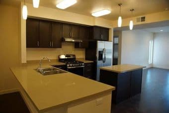 Quiet Super-nice Bedroom in a 1297 sqft 2b2b with great location 3
