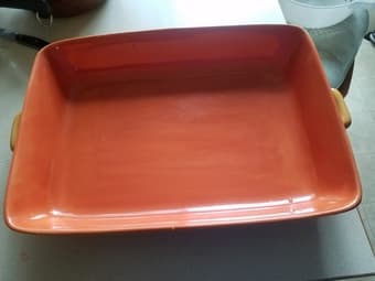 Beautiful 5 1/2 quart baking pan 1