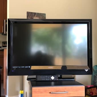 32" Vizio LCD HDTV 1